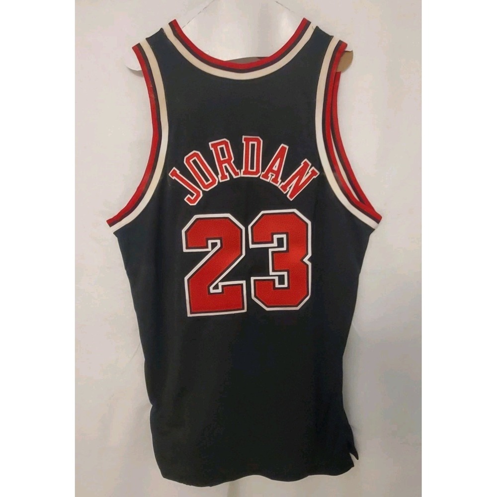 Michael Jordan Autographed Black Retirement Jersey with Upper Deck Hologram COA - Picture 2 of 9